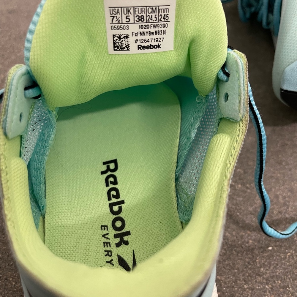 Women’s Reebok Running Shoes. - Picture 4 of 5